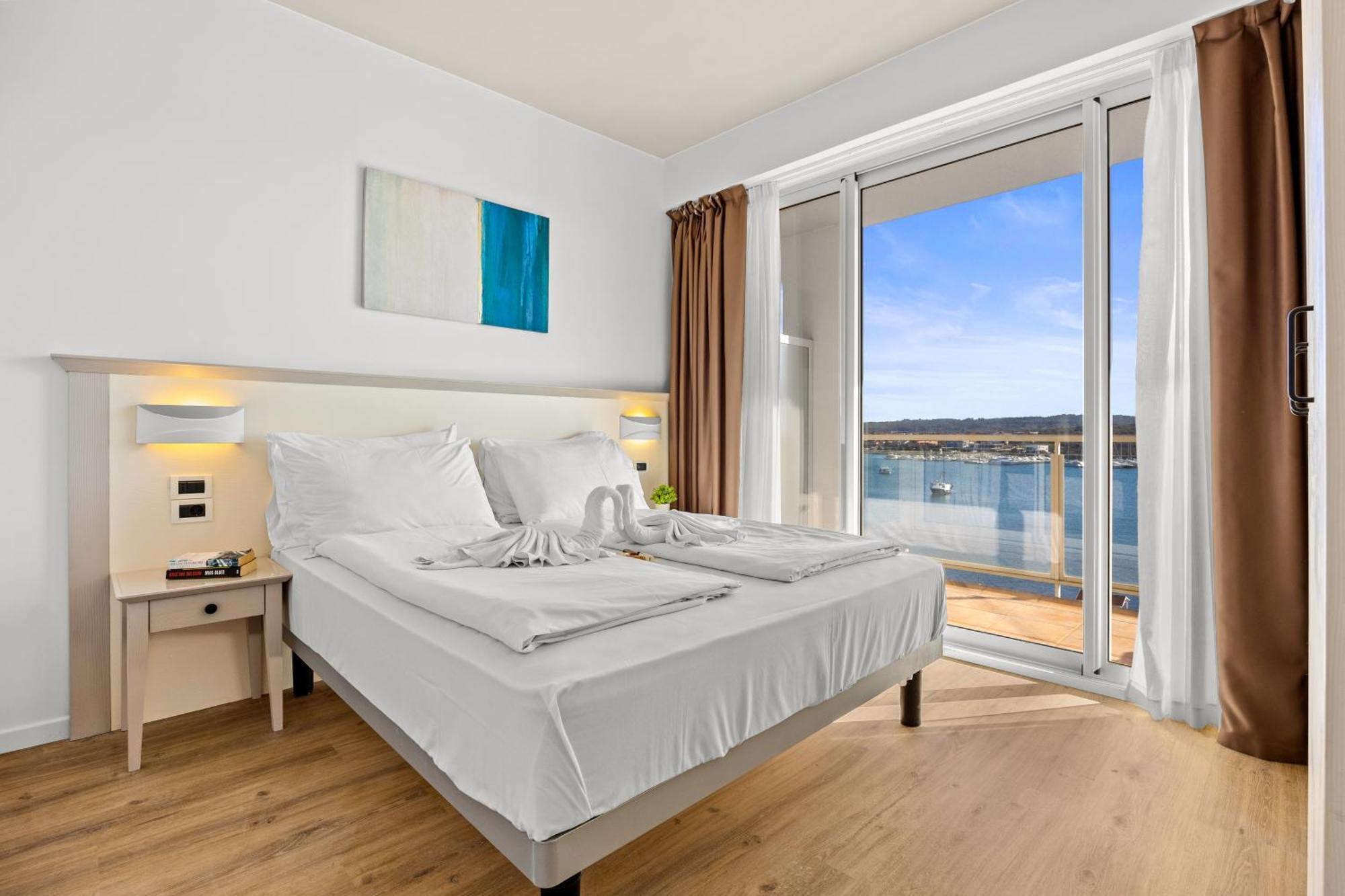 Appartement Supérieur 2 Chambres avec Balcon - Vue sur Mer (6 Personnes)
